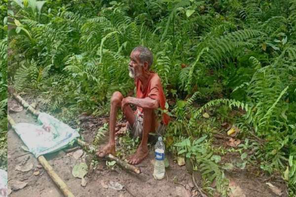 ७० वर्षीय बुवालाई मोटरसाइकलमा बसाएर बीच जंगलमा छाडिदिए छोराबुहारीले,  वनकर्मीद्वारा उद्धार 