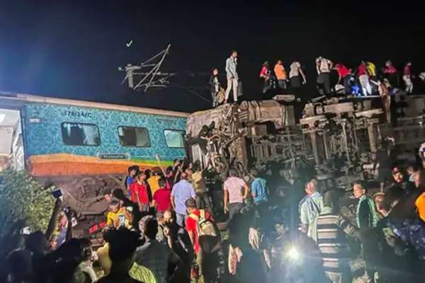 भारतको ओडिसामा रेल दुर्घटना हुँदा कम्तिमा २ सय ३७ जनाको निधन